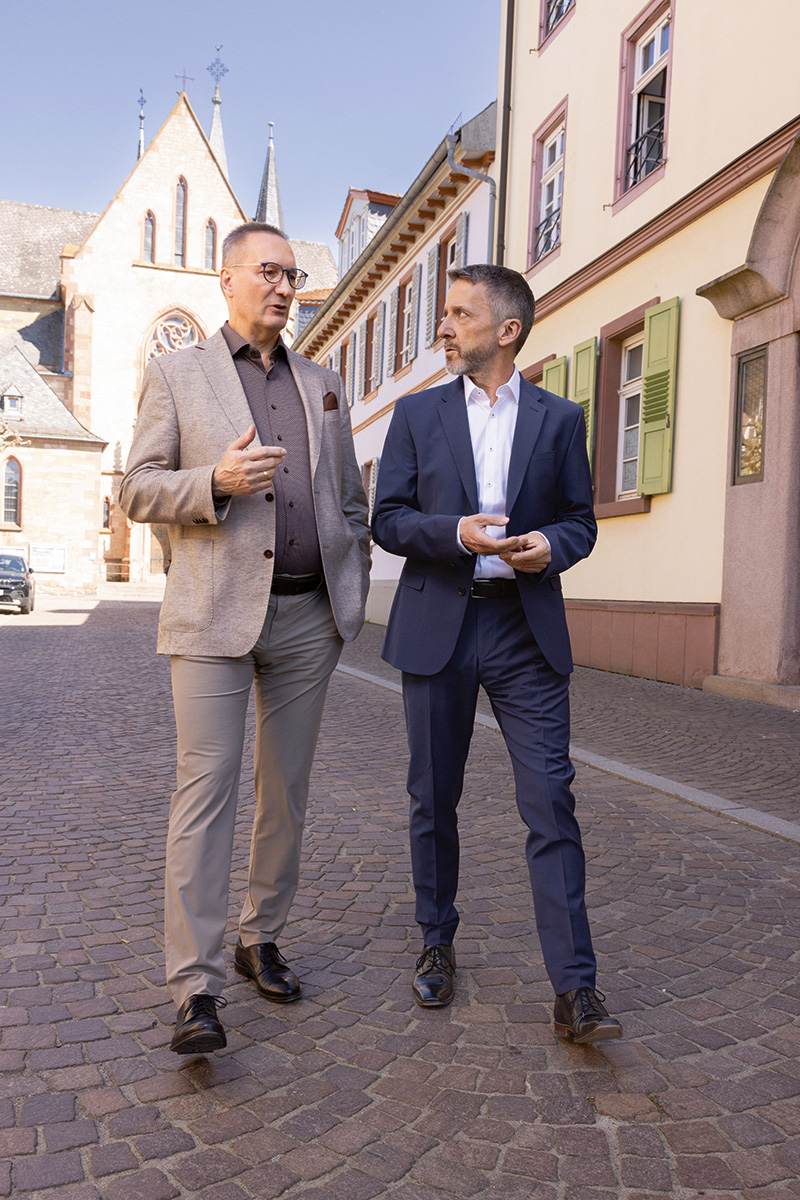 Sascha Ahnert und Albrecht Förster unterhalten sich